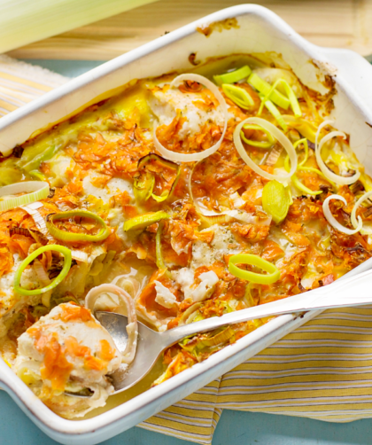 Gratin au four avec cabillaud, carottes et poireaux