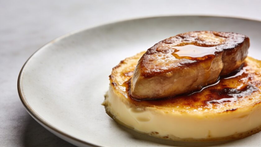 Assiette gourmande avec foie gras creme brulee caramélisée